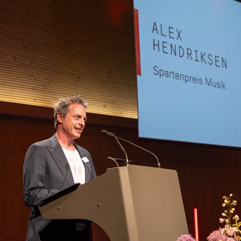 Alex Hendriksen bei seiner Dankesrede.jpg. Vergrösserte Ansicht