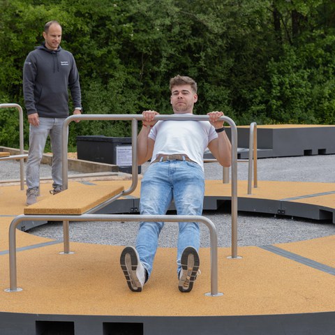 Fitnesszirkel.jpg. Vergrösserte Ansicht