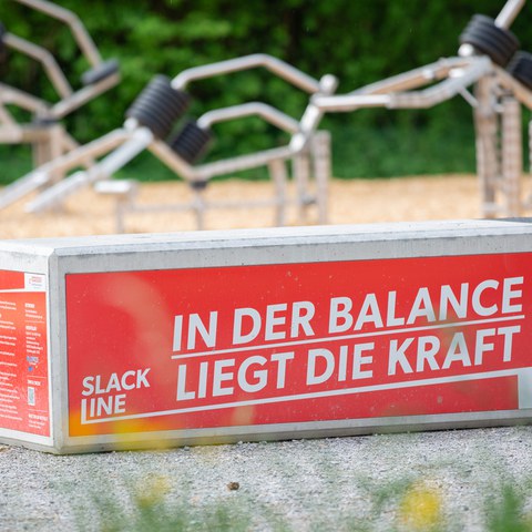 Slackline-Fitness.jpg. Vergrösserte Ansicht