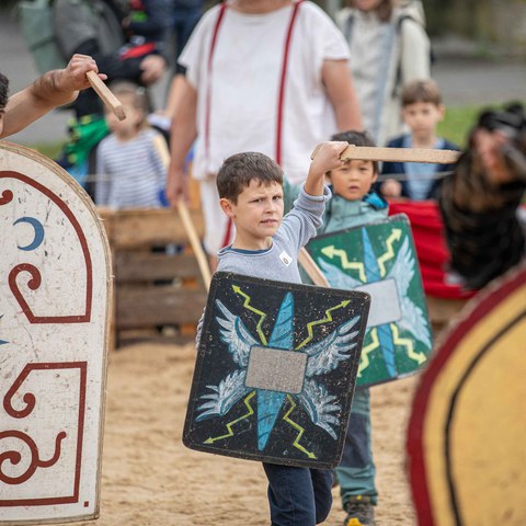 Proben in der Gladiatorenschule Foto: Matthias Willi. Vergrösserte Ansicht