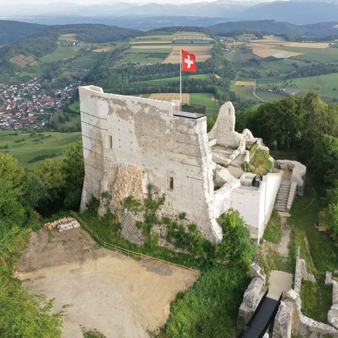 Die Königin des Oberbaselbiets: die Farnsburg.. Vergrösserte Ansicht