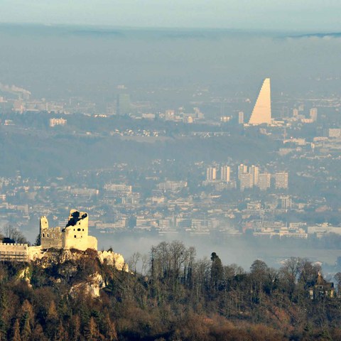 Der „Schlüssel“ zum Laufental: die Burg Pfeffingen.. Vergrösserte Ansicht