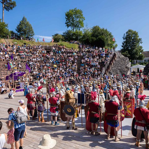 Legionäre grüssen den Kaiser im Theater_Export.jpg. Vergrösserte Ansicht