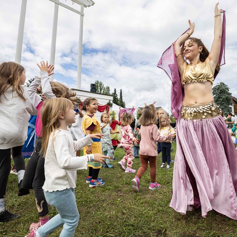 Mitmachen-beim-Kindertanz-Workshop.jpg. Vergrösserte Ansicht