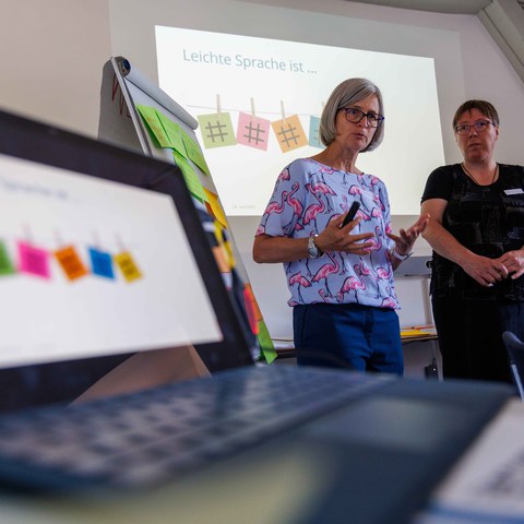 Andrea-Sterchi-(Journalistin)-und-Karin-Zingg-(Peerberaterin).jpg. Vergrösserte Ansicht