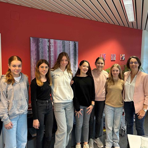 Foto: Berufs,- Mittel- und Hochschulen. Vergrösserte Ansicht