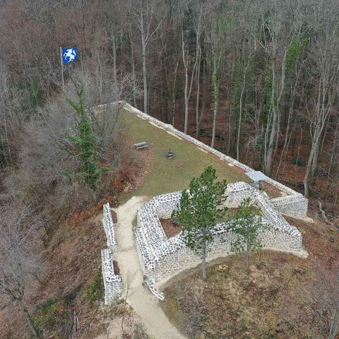 Früh gebaut, früh verlassen die Burg Altenberg.jpg. Vergrösserte Ansicht