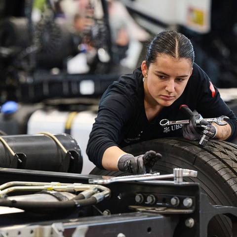 Sophiev Schumacher (Skill-Heavy-Truck-Maintenance).jpg. Vergrösserte Ansicht
