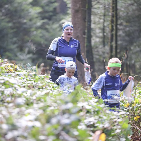 Team-OL_im Wald 3.jpg. Vergrösserte Ansicht