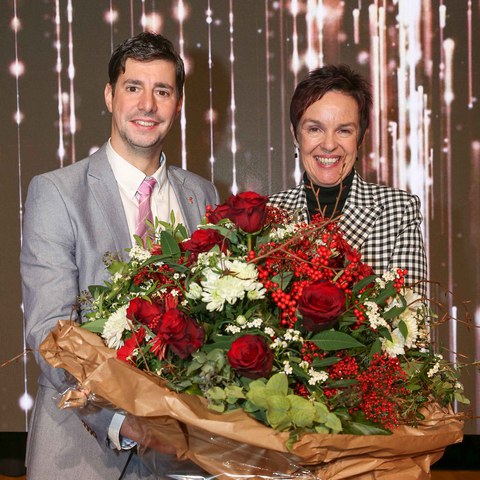 Sportpreis_LR Präsident Reto Tschudin mit RR Monica Gschwind.jpg. Vergrösserte Ansicht